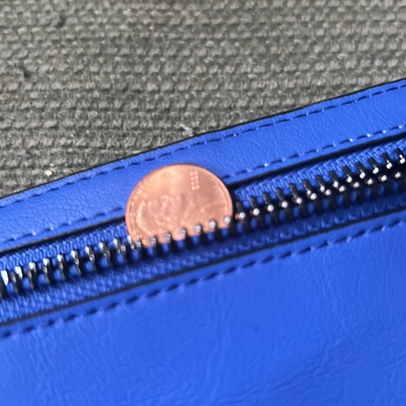 Beautiful Vera Wang wallet! - Picture 6 of 6